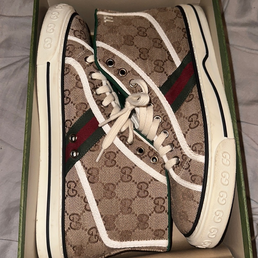 Size 45, Size 11 in US sizes Gucci sneakers.